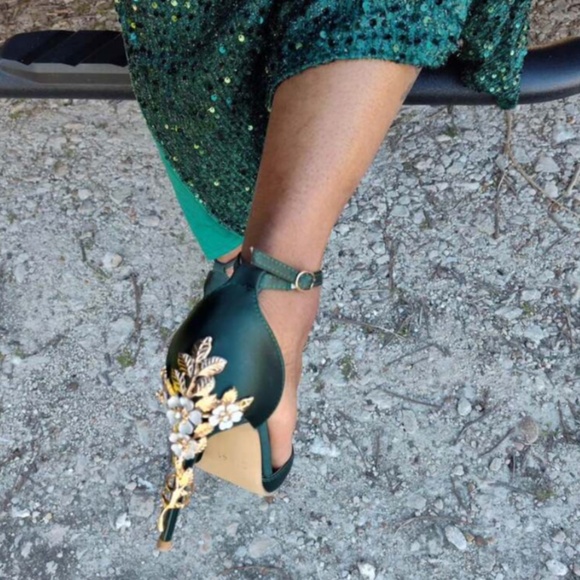 Green Satin High Heel Shoes Embellished Flowers Metal Gold Detail - Picture 12 of 16
